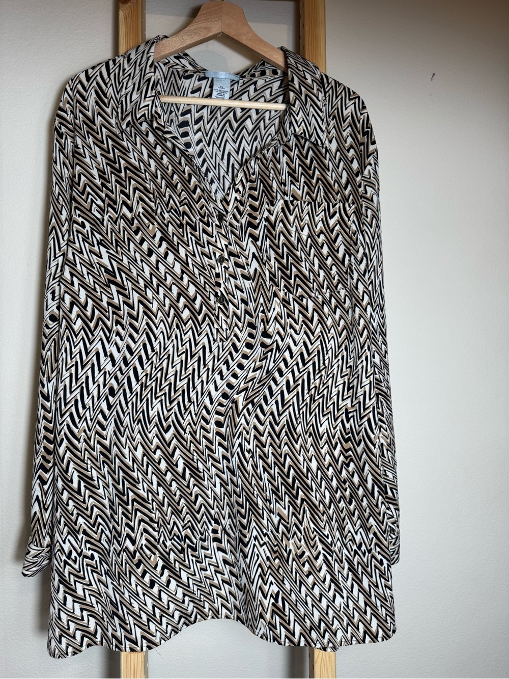 Catherines Plus Size
Geometric Zig Zag Tunic
Blouse Black Tan White 2X